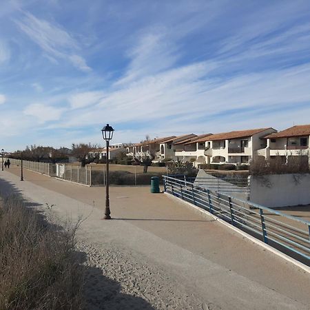 Appartement Front De Mer Avec Vue Et Acces Plage, Saintes-Maries-De-La-Mer Exterior photo